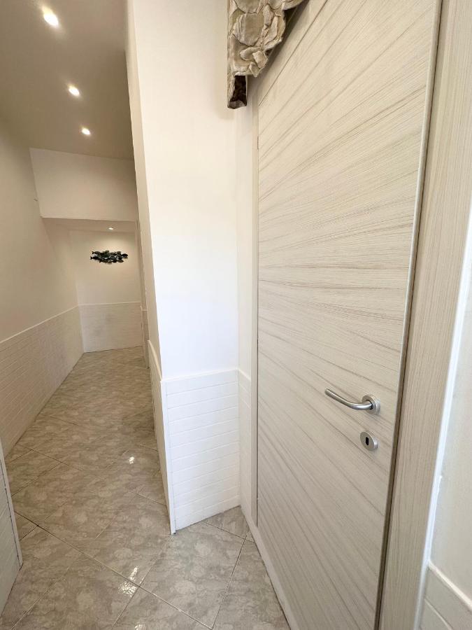 Airport Seaview Rooms Naples Exterior photo